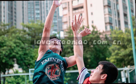 1. 欧冠夜，曼联主场迎战拜仁，谁能锁定小组第一